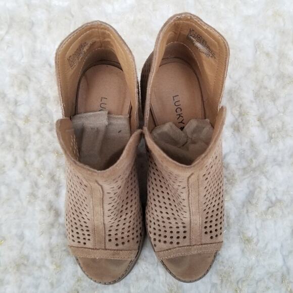 Tan Notch Side Bootie Lucky Brand Larise Size 5.5 Suede Leather Open Toe Heeled - Picture 11 of 13